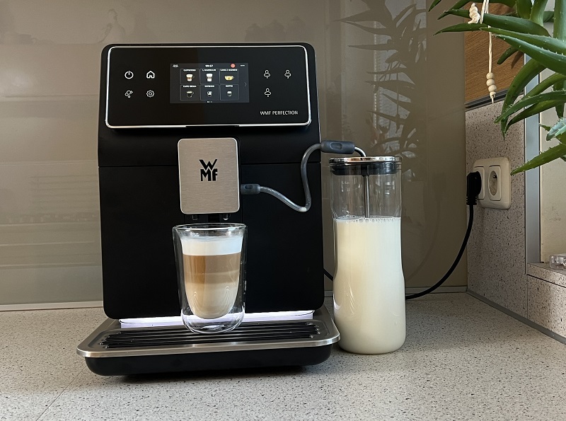 WMF Perfection 860L - ekspres do kawy premium z karafką na mleko