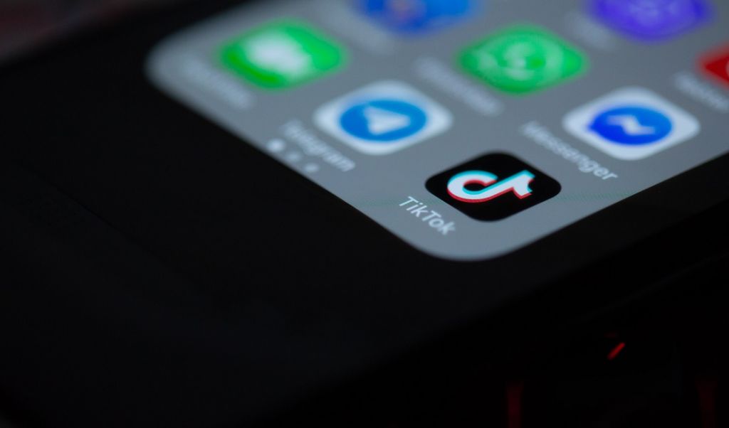 Jak pobrać film z TikToka? Wyjaśniamy