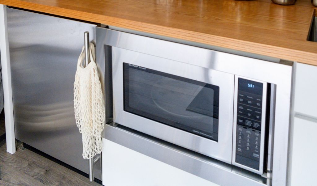 Co oznaczają opisy na kuchence mikrofalowej?