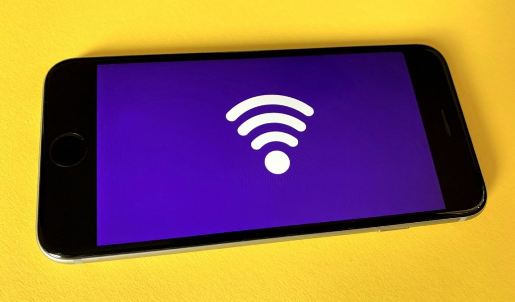 Jak udostępnić internet z telefonu urządzeniom w pobliżu? Poradnik