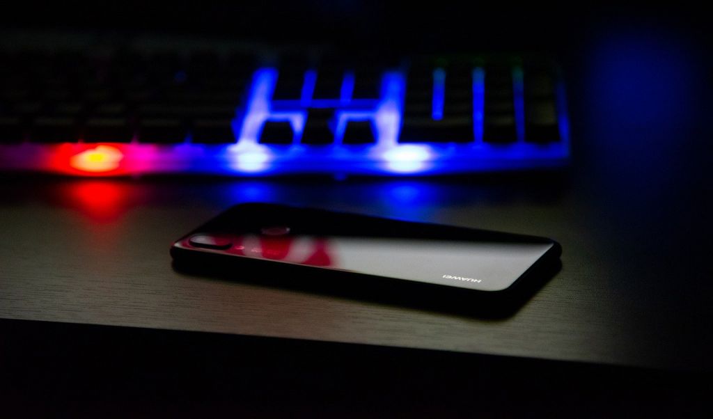 Huawei patentuje smartfona z funkcjonalnym, mechanicznym obiektywem zmiennoogniskowym