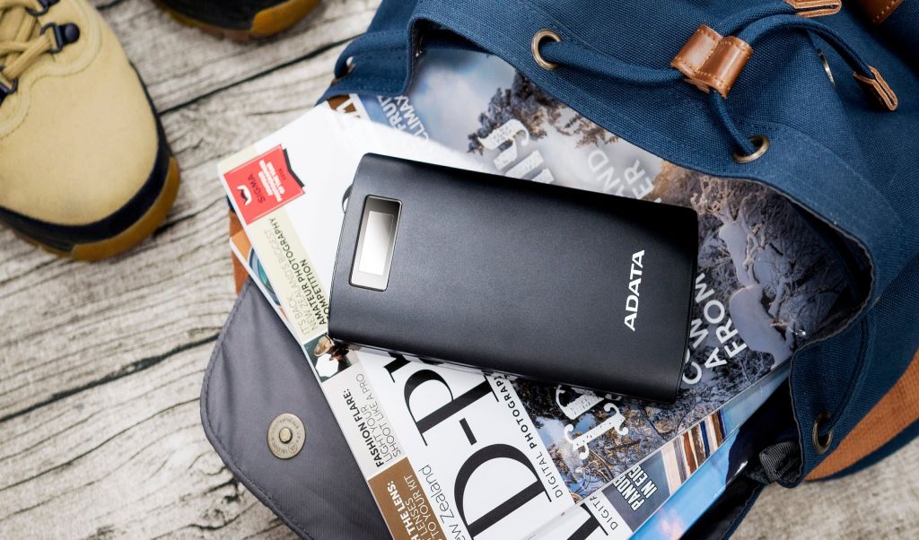 Powerbank na wakacje. Jaki powinien być?