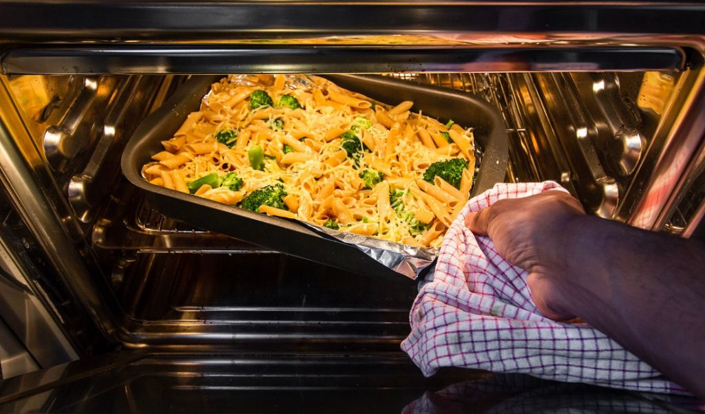 Piekarniki dual cook. Co sprawia, że warto wybrać to rozwiązanie do kuchni?