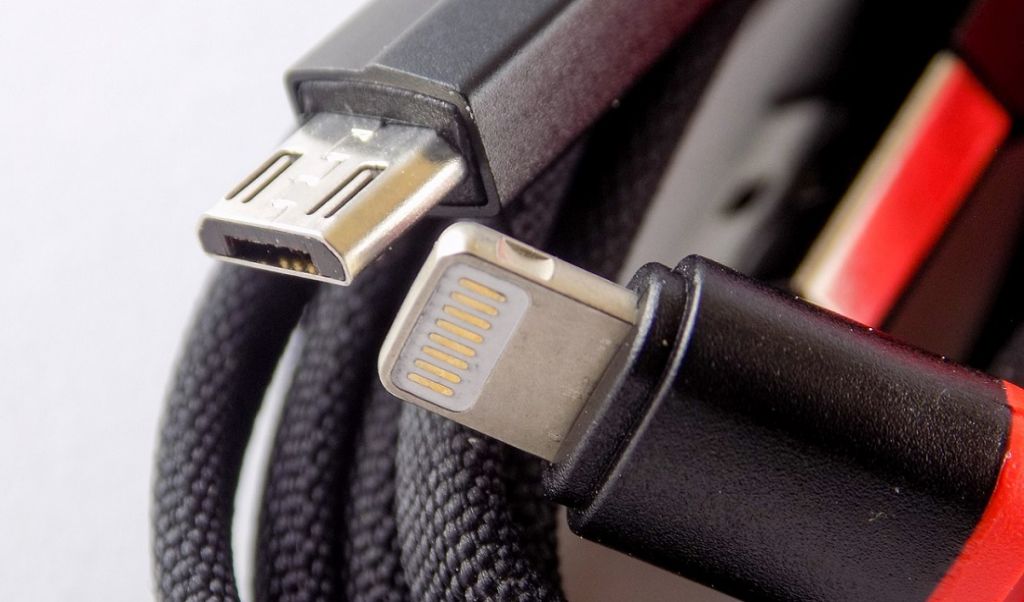 USB-C wreszcie trafi na iPhone’a? Komisja Europejska chce to wymóc na Apple