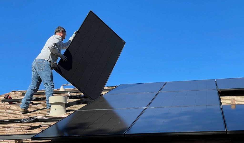 Jak dbać o panele fotowoltaiczne? Miniporadnik