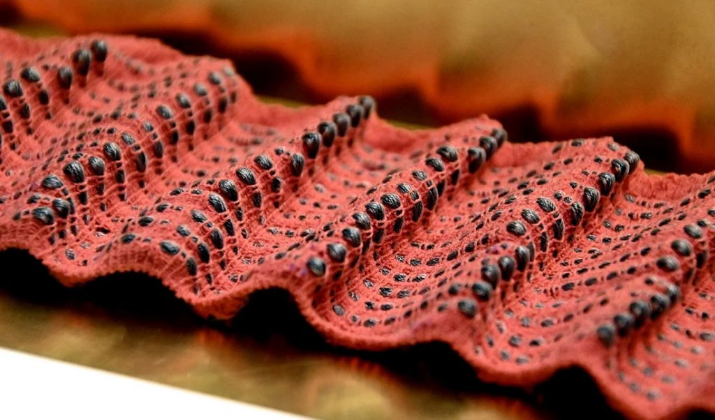 Naukowcy opracowali inteligentną tkaninę, która potrafi dopasować się do ciała i pomoże w treningu