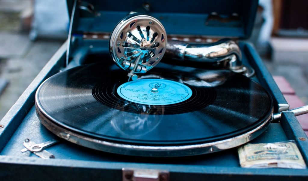 Gramofony przeżywają renesans. Jak je kupować?