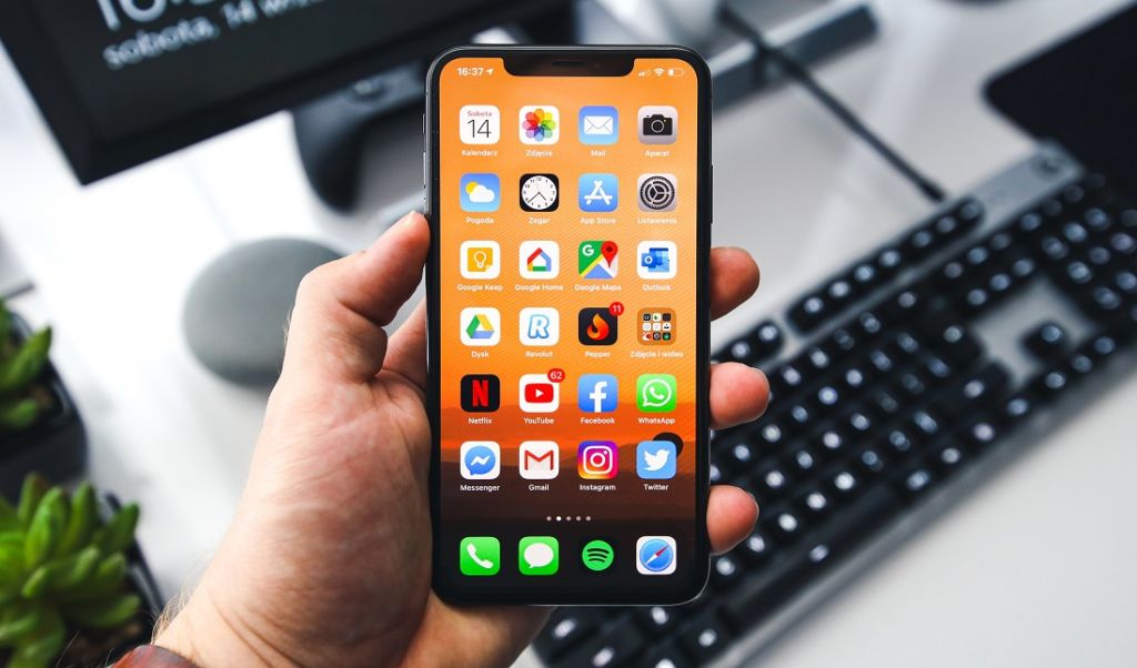 Masz iPhone’a? Zmień te domyślne ustawienia, a smartfon zadziała lepiej