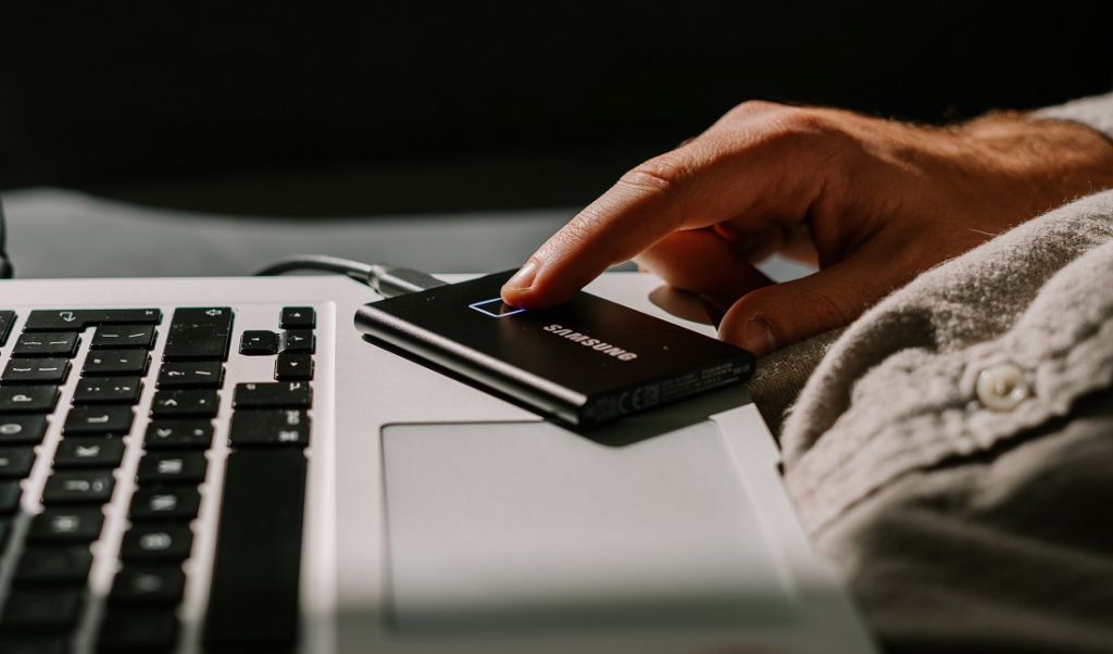 Klonowanie dysku – czyli jak przenieść wszystko ze starego komputera na nowy