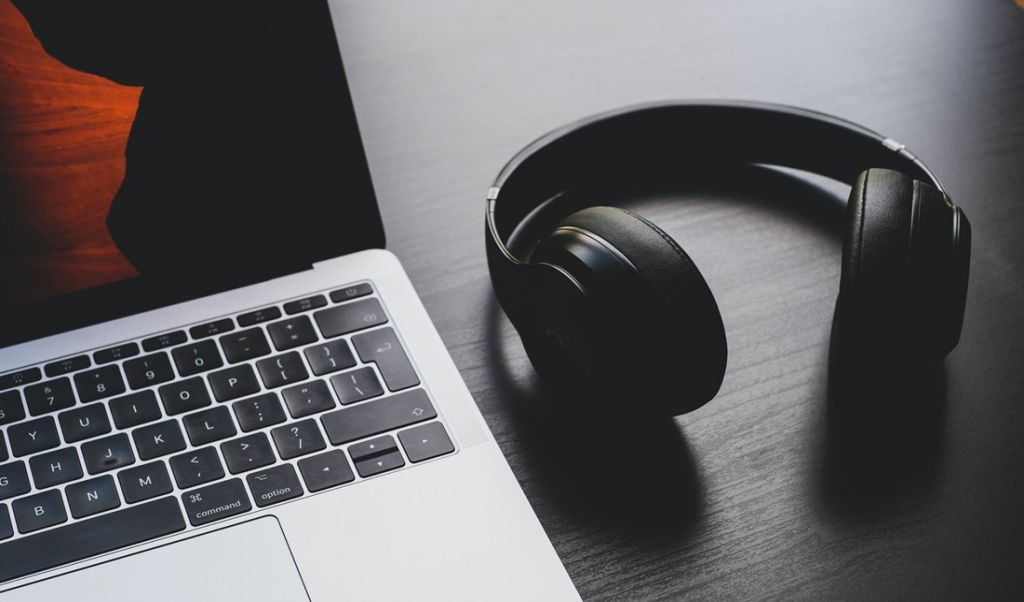 Opóźnienie dźwięku w transmisji bluetooth. Z czego wynika i jak je zminimalizować?