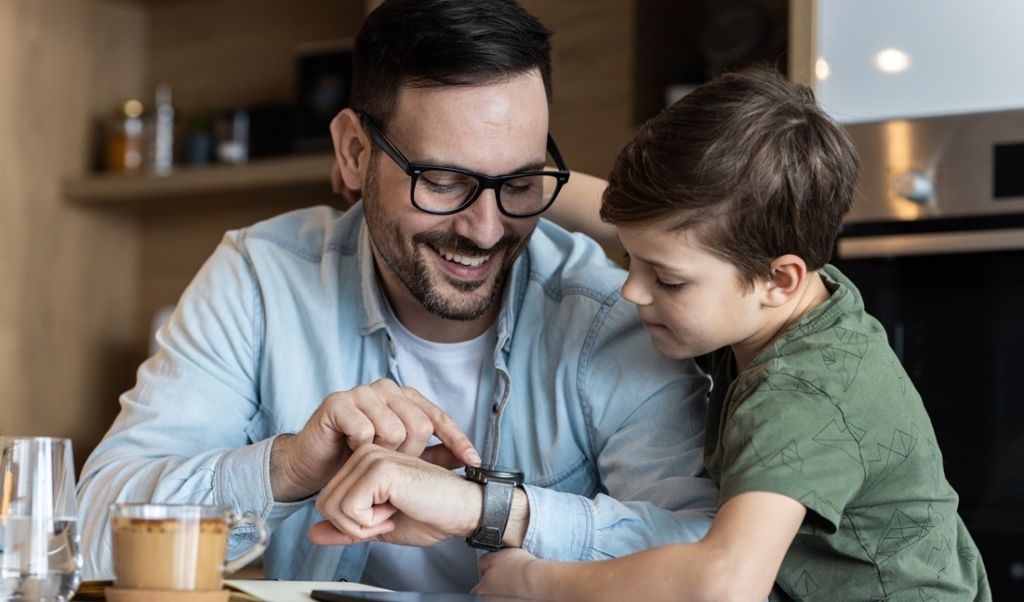 Smartwatche Kiano – nowoczesne i funkcjonalne urządzenia na prezent na Dzień Ojca