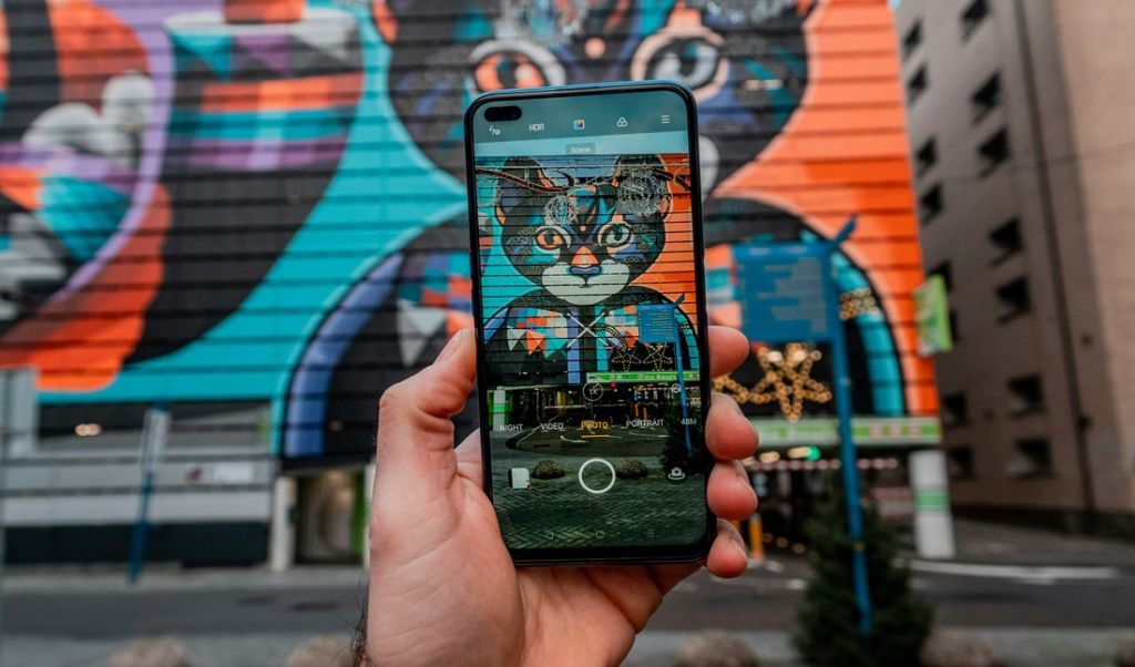 Jak korzystać z funkcji Google Lens lub Live Text na smartfonie?