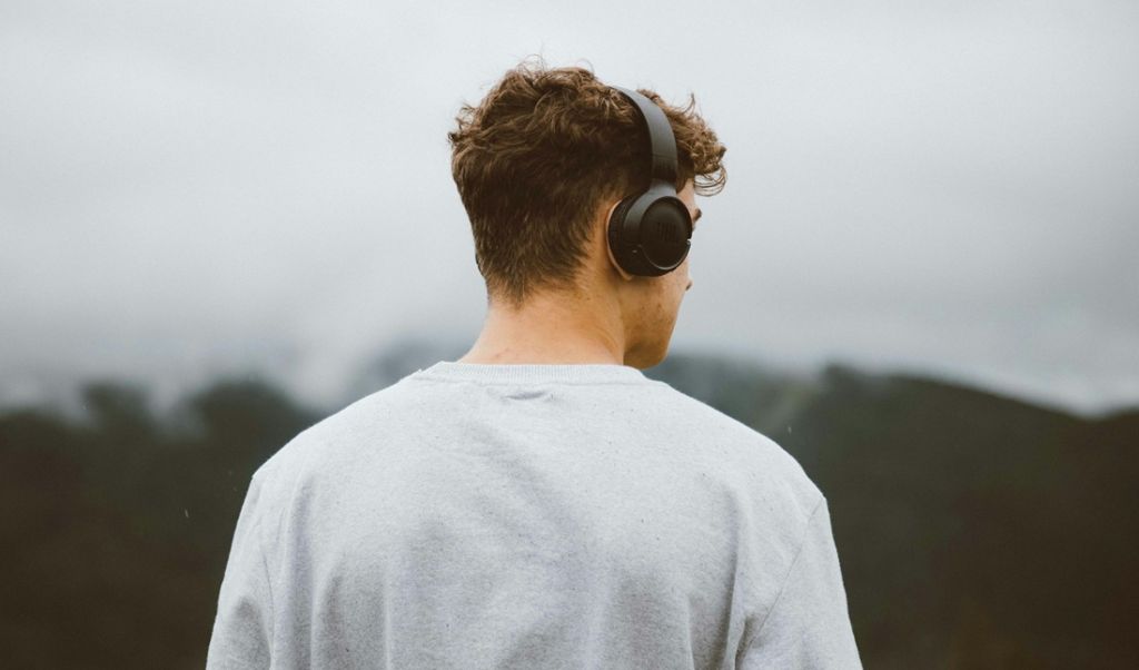 Jak maksymalnie wydłużyć czas pracy baterii w słuchawkach? Podpowiadamy