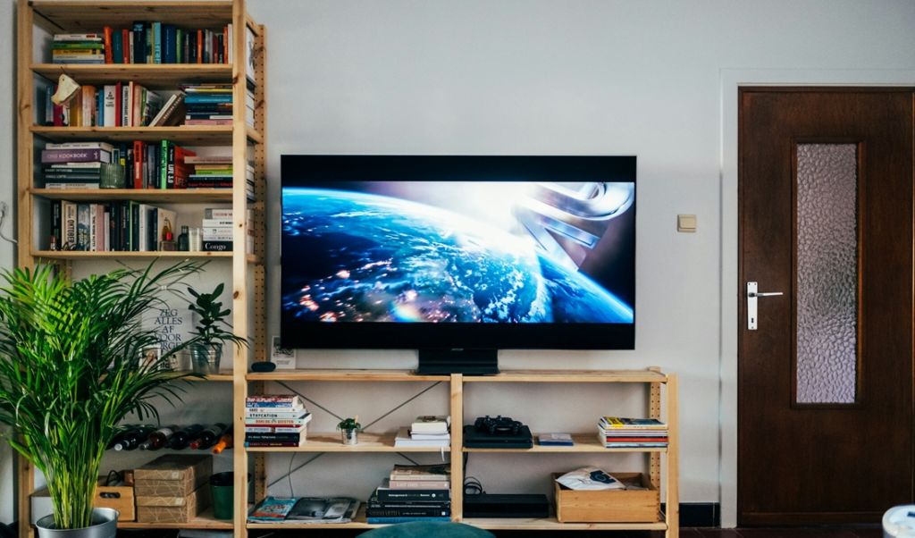 W jakiej odległości od ekranu telewizora siadać? Wyjaśniamy