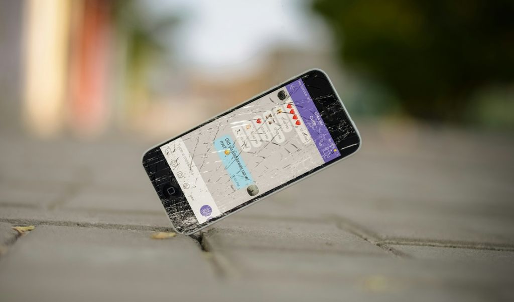 Jak zabezpieczyć ekran smartfona przed upadkiem? Doradzamy