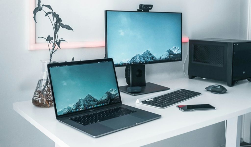 Jaka jest odpowiednia odległość oczu od ekranu komputera? Wyjaśniamy